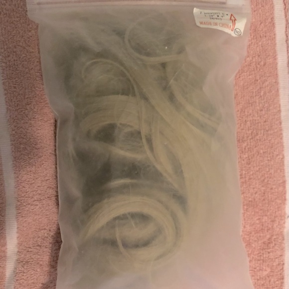 NEW! Fashion Claw Clip-In Long Curly Synthetic Pony Tail-  Light Blonde. - Picture 6 of 7